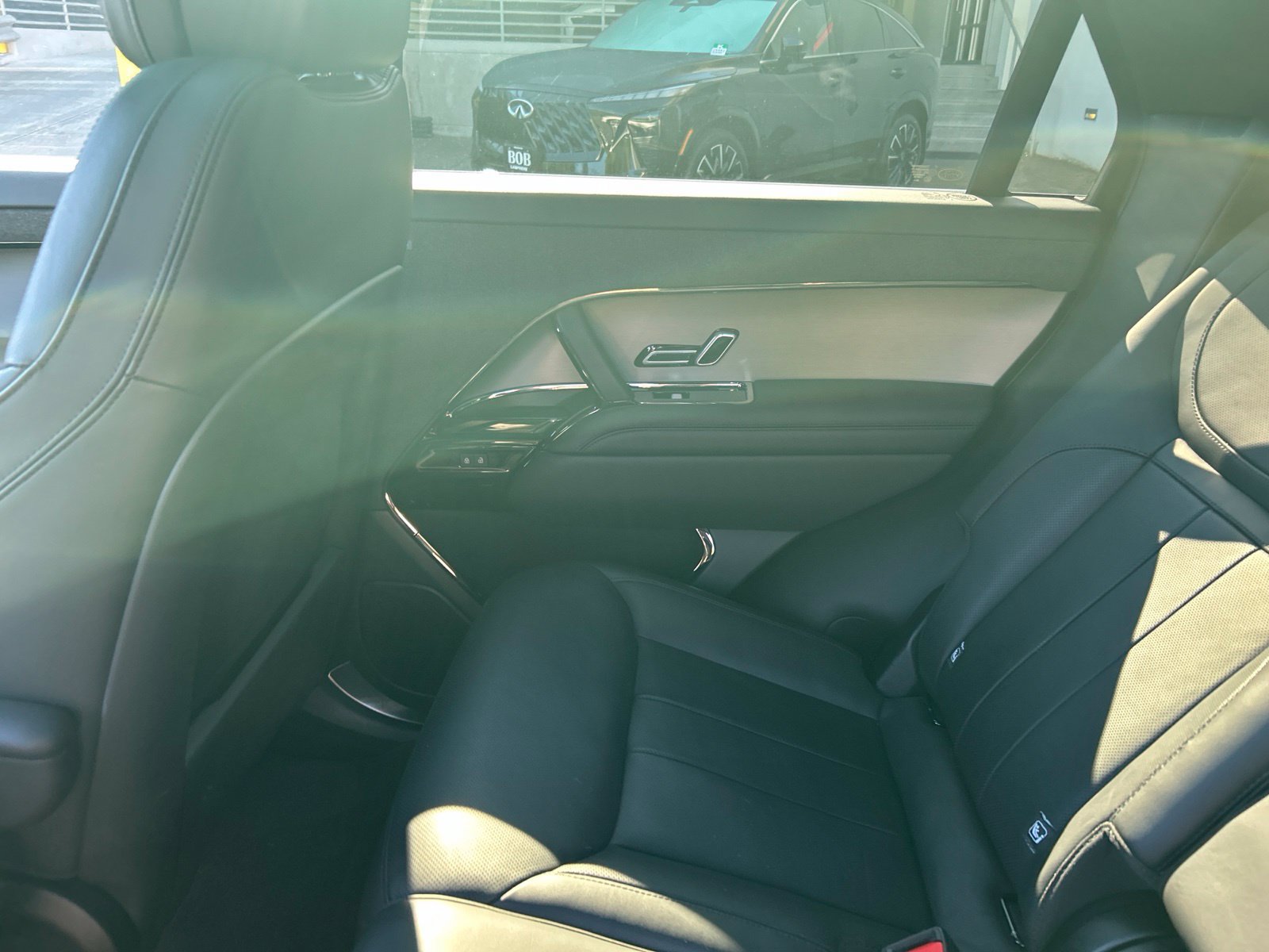 Used 2025 Land Rover Range Rover Sport SE AWD/4WD image 27