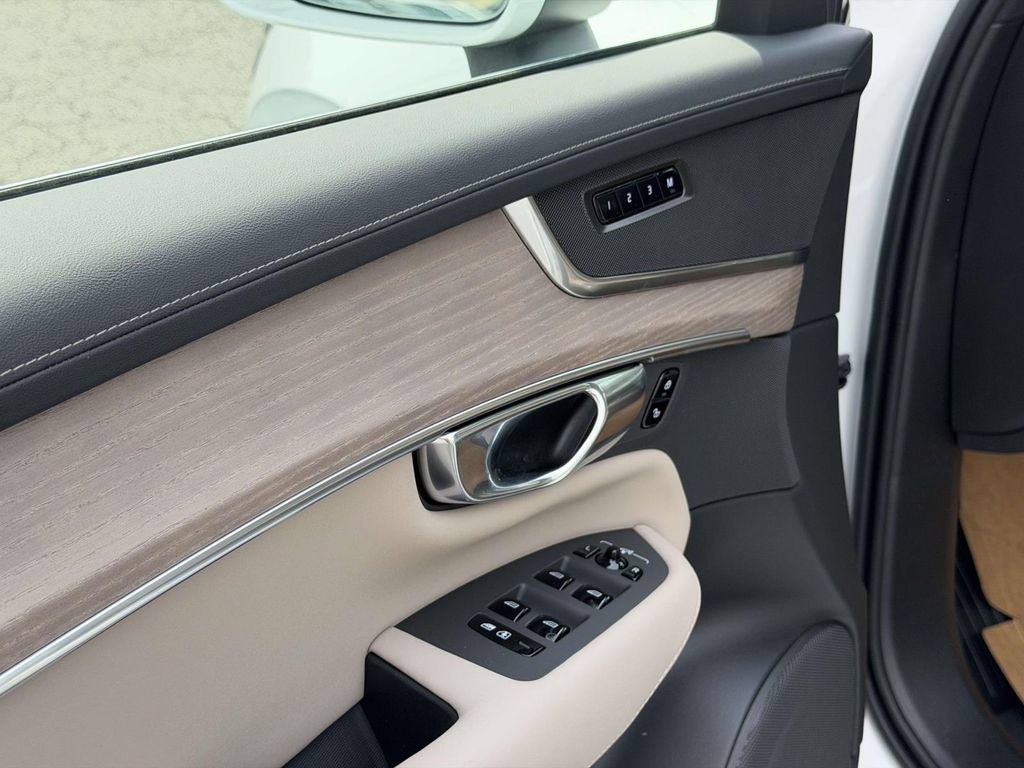 New 2026 Volvo XC90 T8 Plus w/ Protection Package Premier AWD/4WD image 17