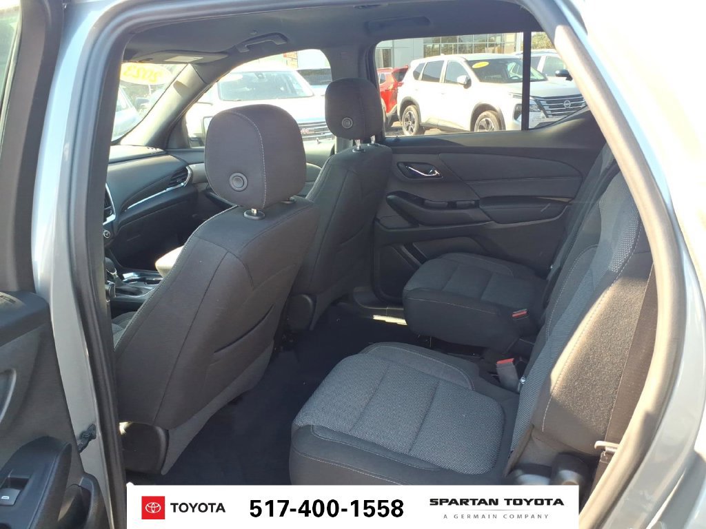 Used 2023 Chevrolet Traverse LT w/ Rear Camera Mirror Package AWD/4WD image 12