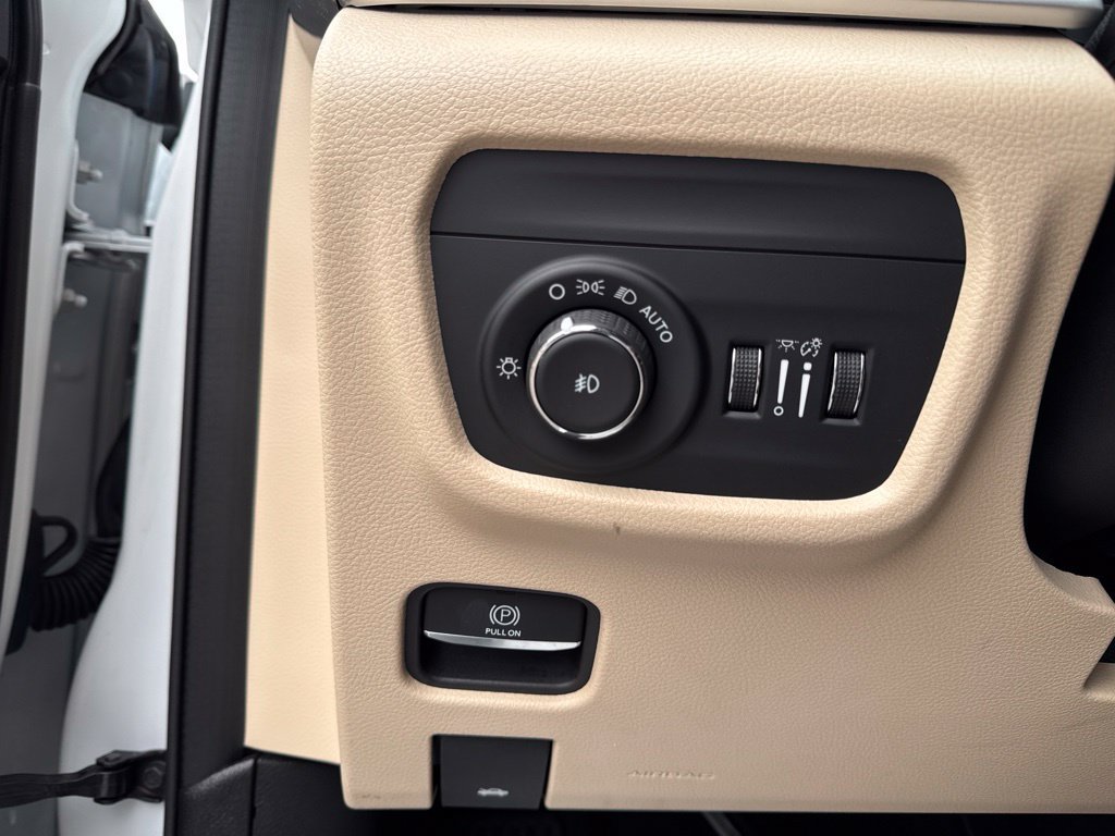 Used 2022 Jeep Grand Cherokee L Limited RWD image 25