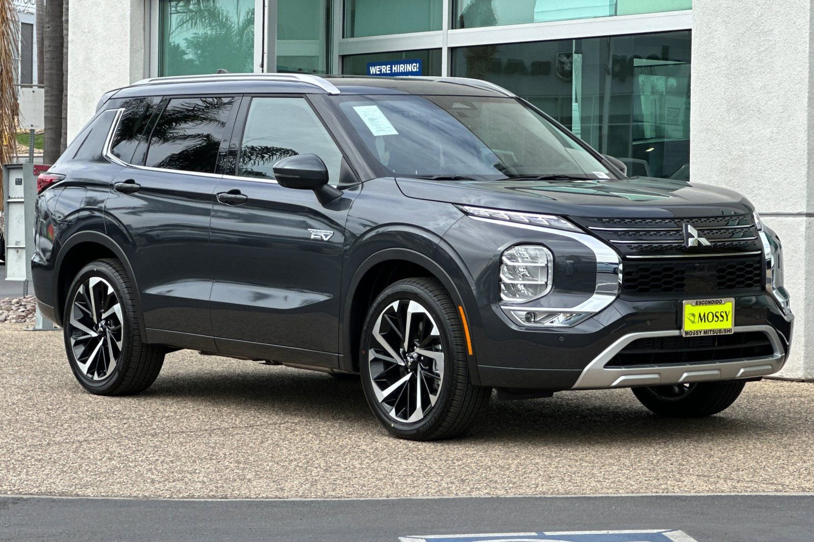 New 2025 Mitsubishi Outlander SEL image 2