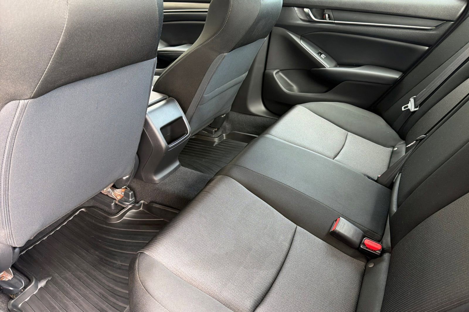 Used 2018 Honda Accord LX image 9