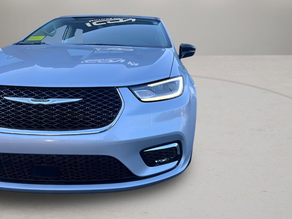 Used 2024 Chrysler Pacifica Touring-L image 26
