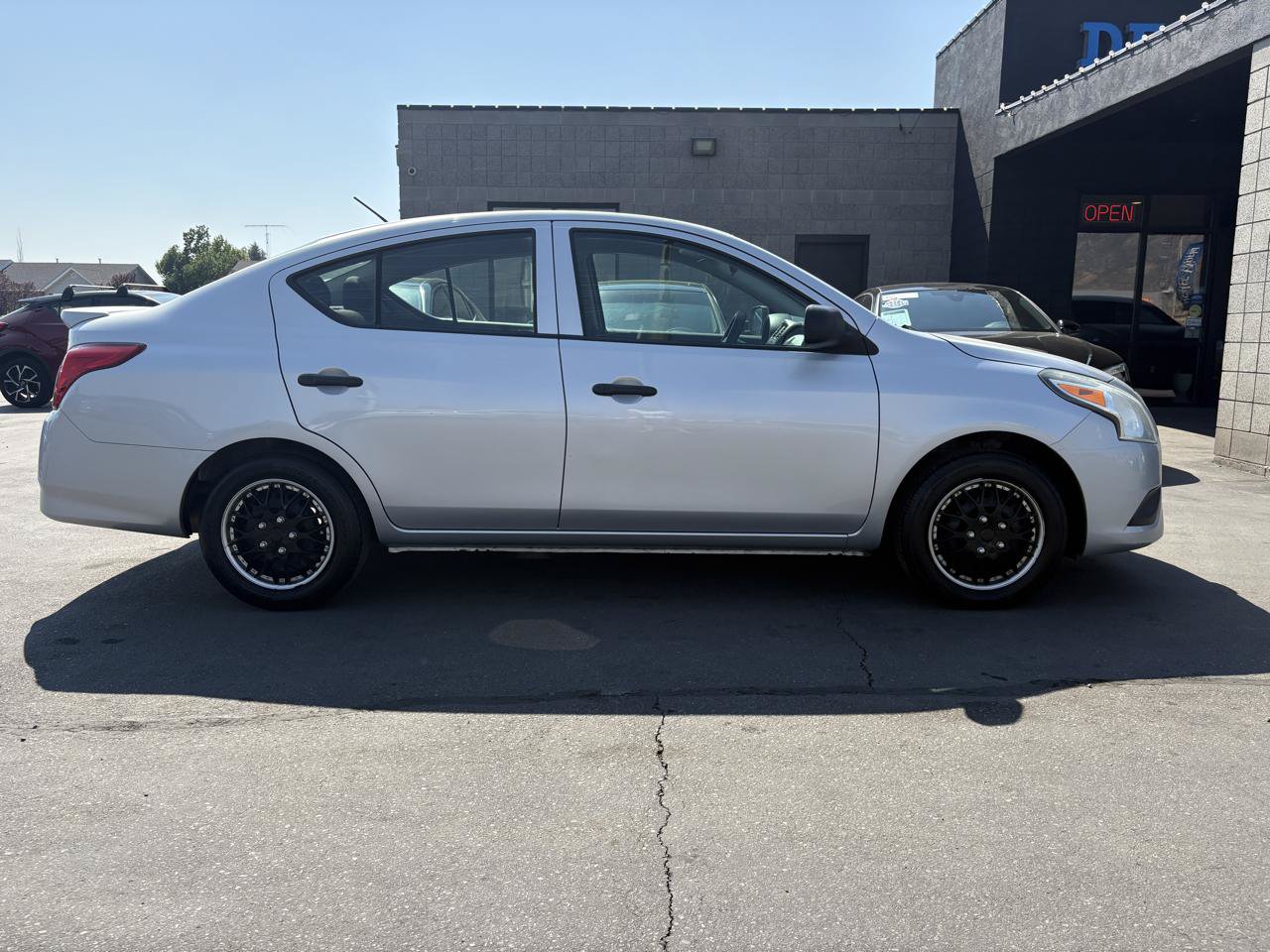 Used 2015 Nissan Versa S Plus FWD image 4