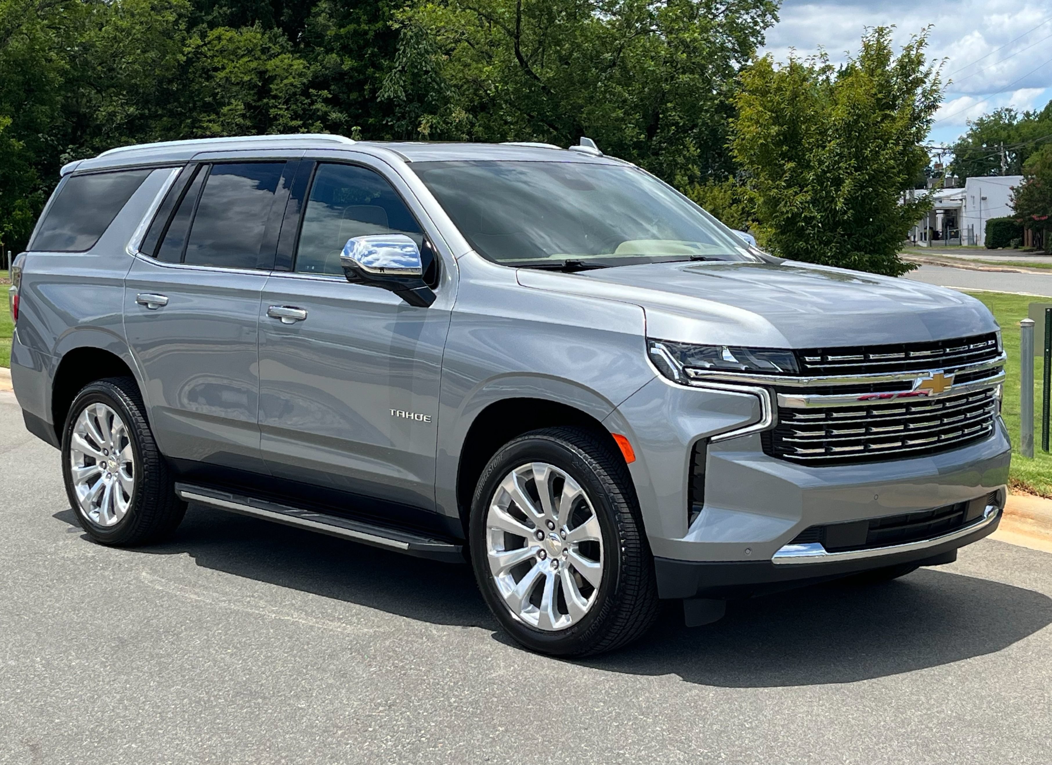 Used 2023 Chevrolet Tahoe Premier w/ Premium Package 2 AWD/4WD image 2