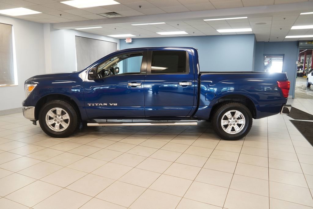 Used 2019 Nissan Titan SV AWD/4WD image 2