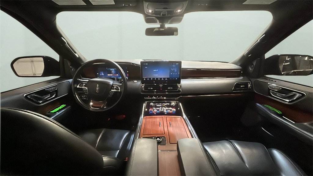 Used 2024 Lincoln Navigator Premiere image 9