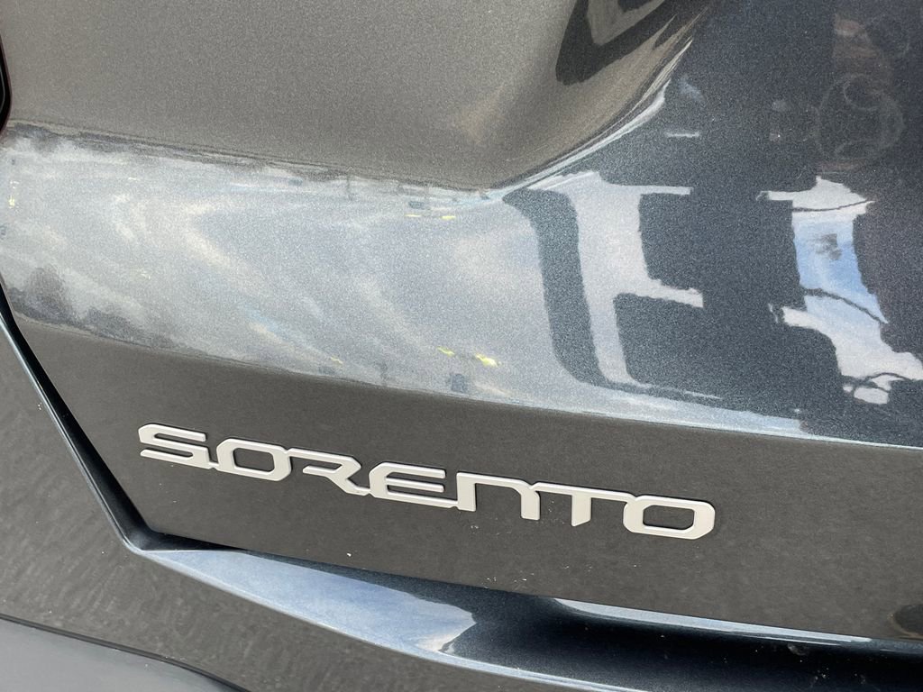 Used 2024 Kia Sorento S image 18