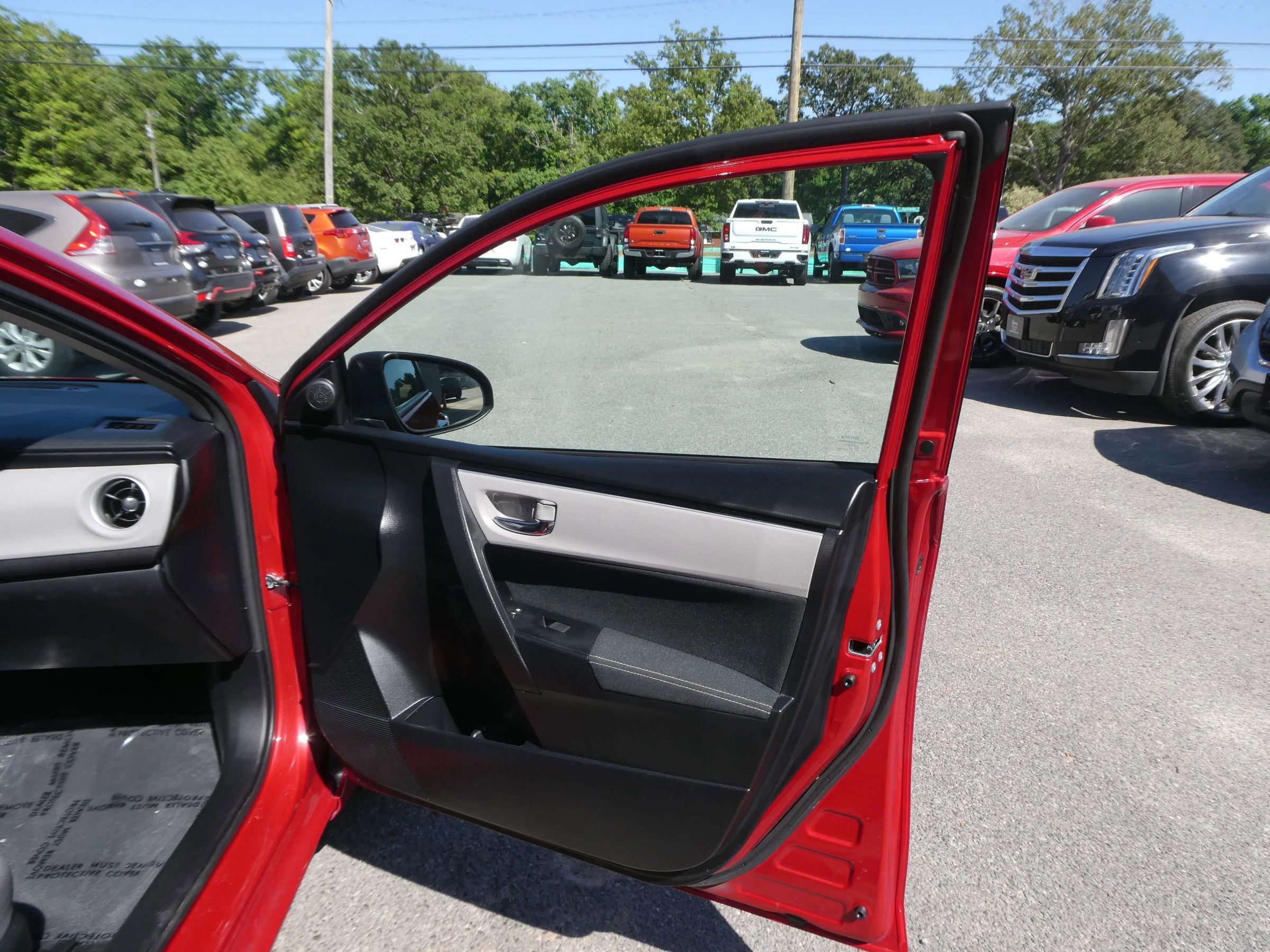 Used 2017 Toyota Corolla LE FWD image 22