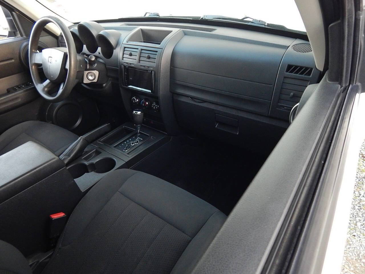 Used 2011 Dodge Nitro SE RWD image 16