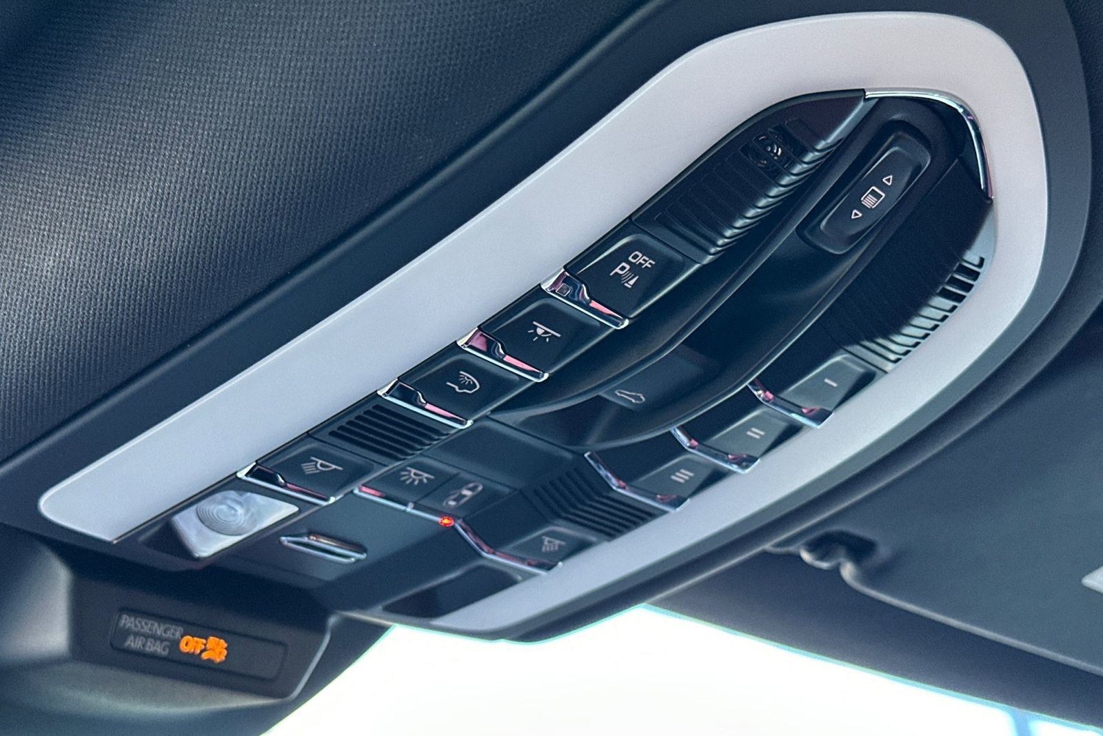 Used 2025 Porsche Macan image 21