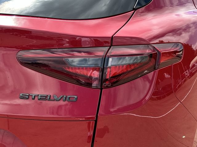 Used 2021 Alfa Romeo Stelvio Sprint w/ Nero Edizione RWD image 7