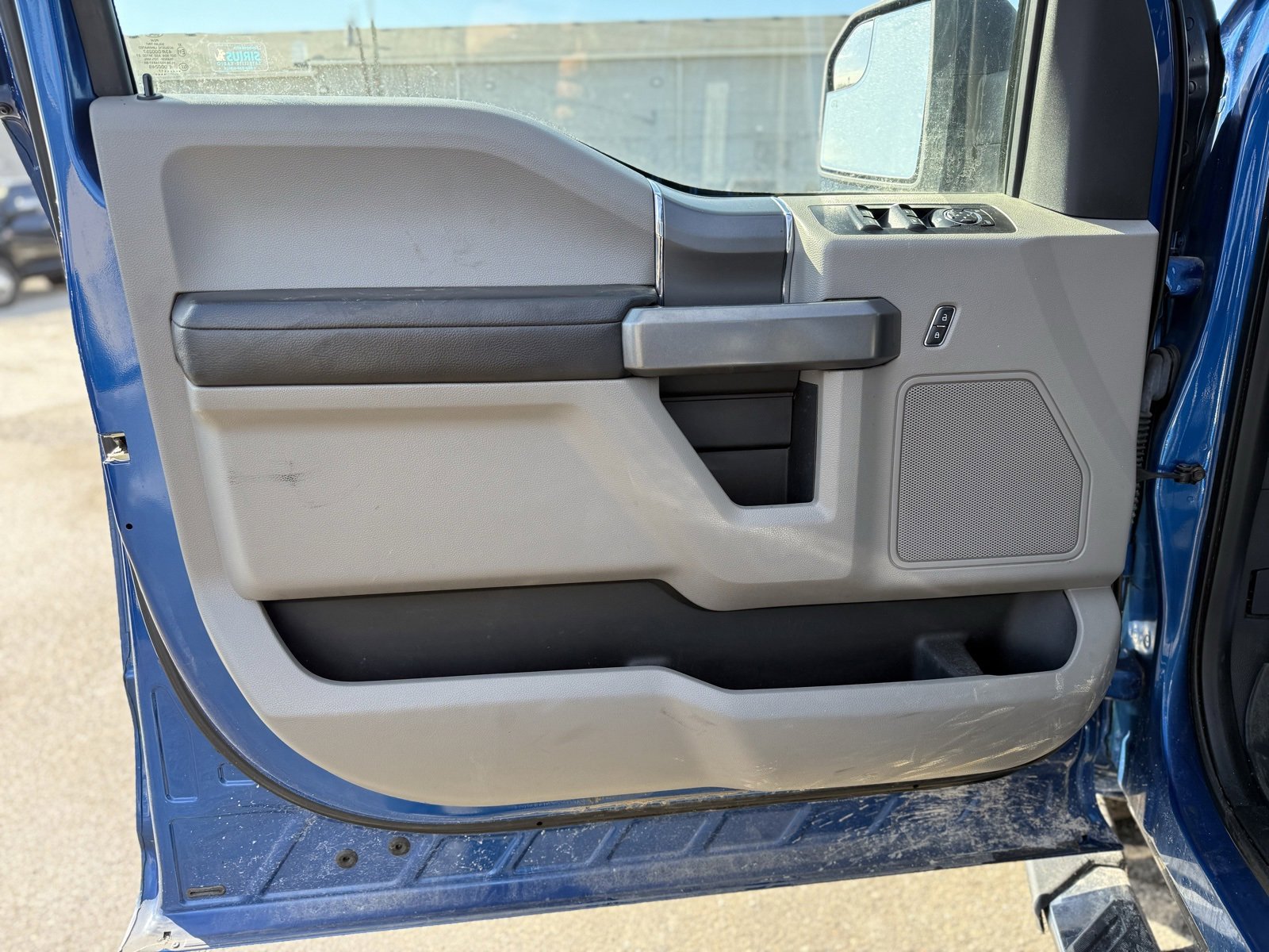 Used 2017 Ford F150 XLT w/ Equipment Group 302A Luxury image 8