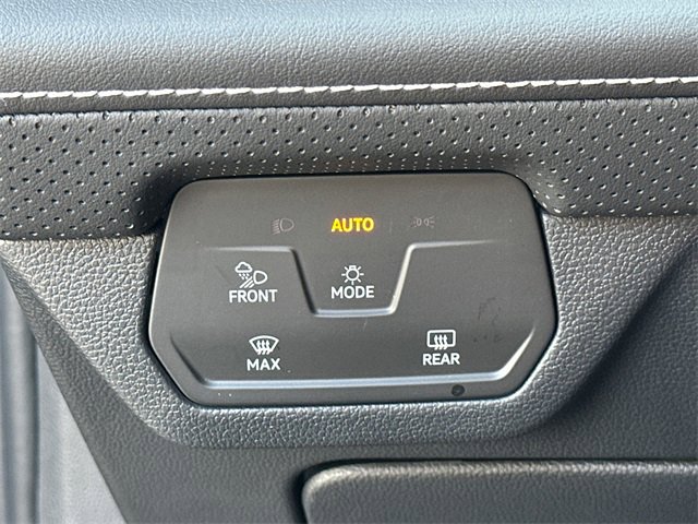 Certified 2025 Volkswagen Atlas Cross Sport SEL image 34