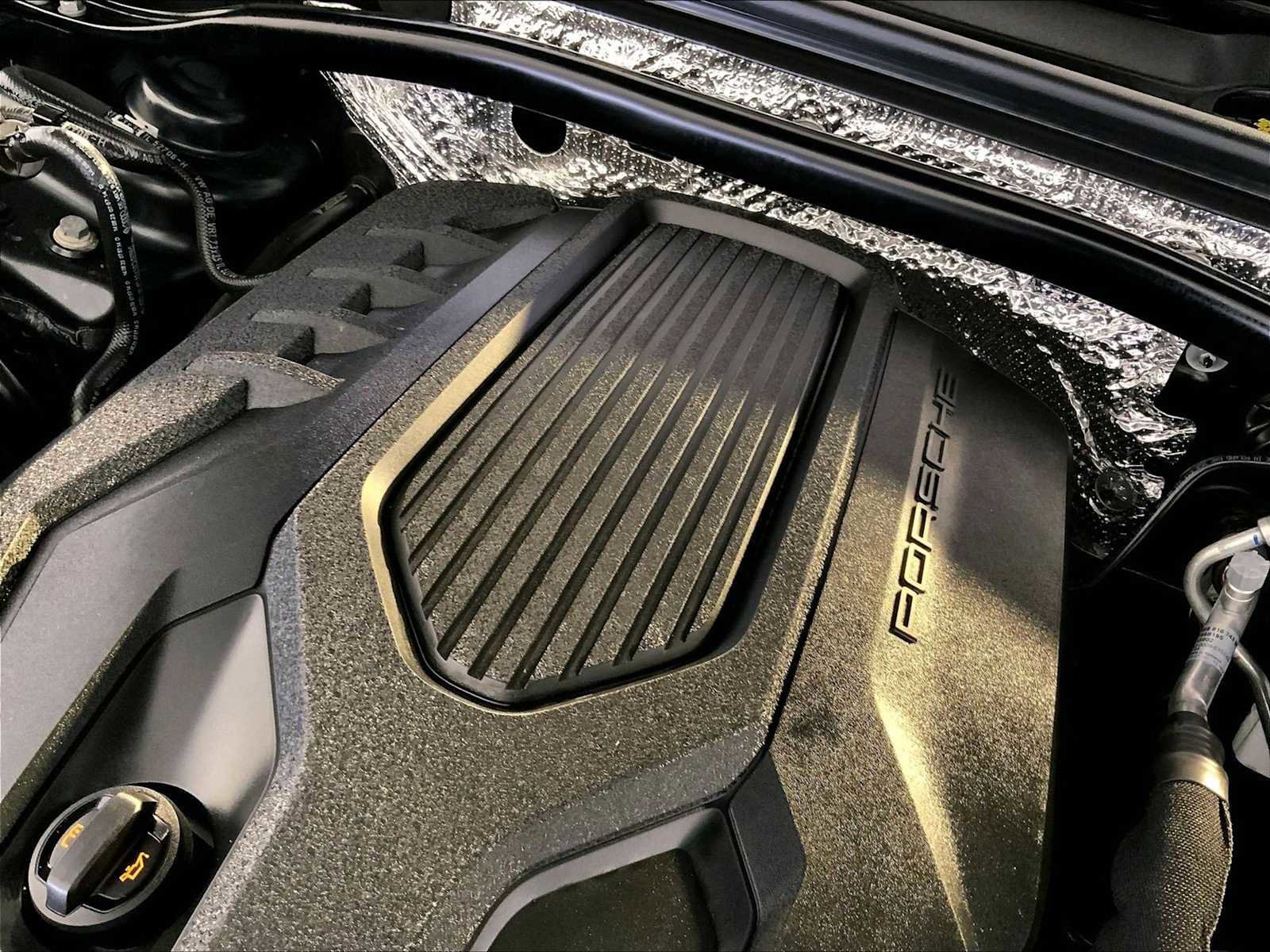 Certified 2024 Porsche Macan image 33