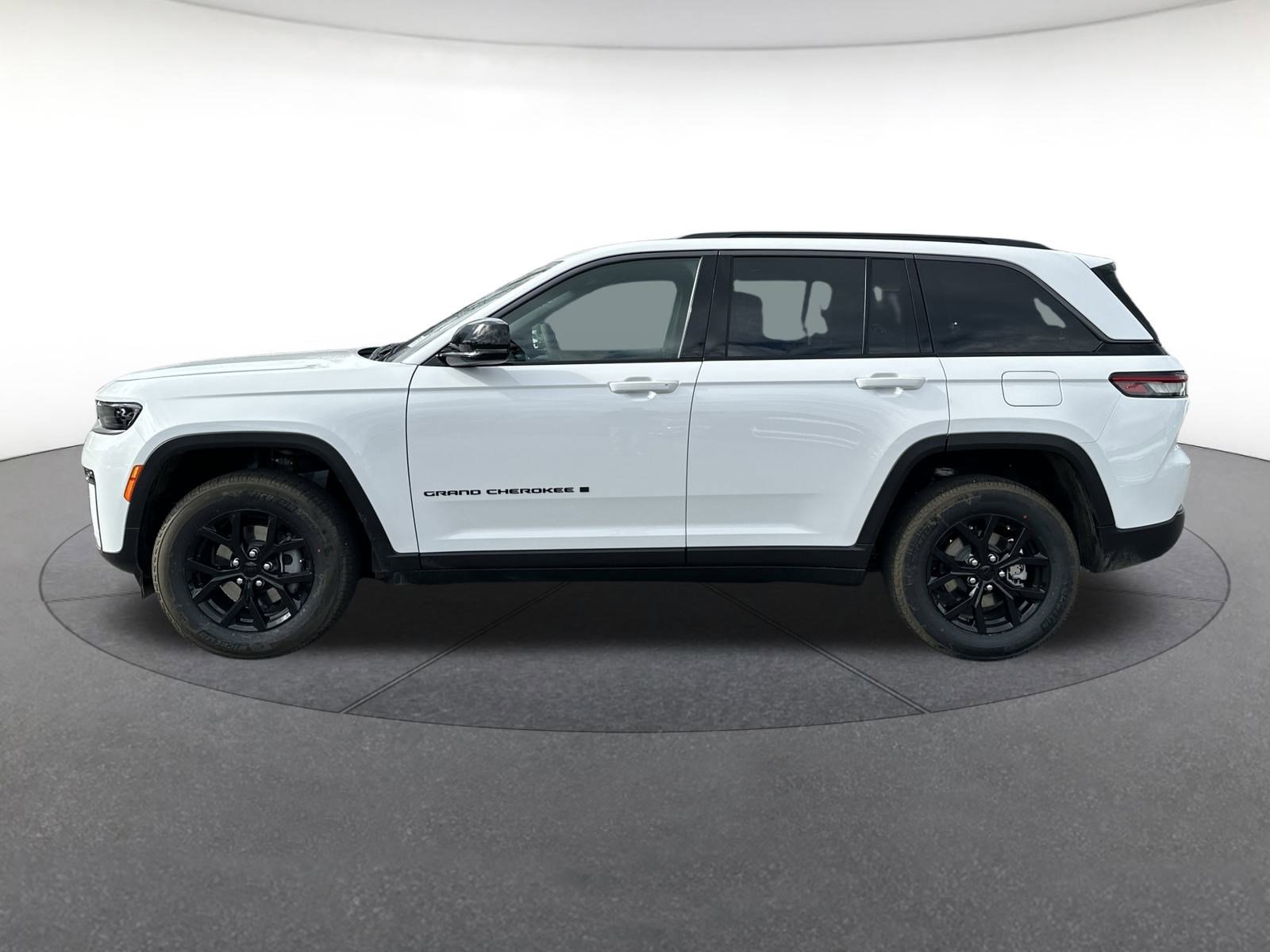 New 2026 Jeep Grand Cherokee Altitude AWD/4WD image 2