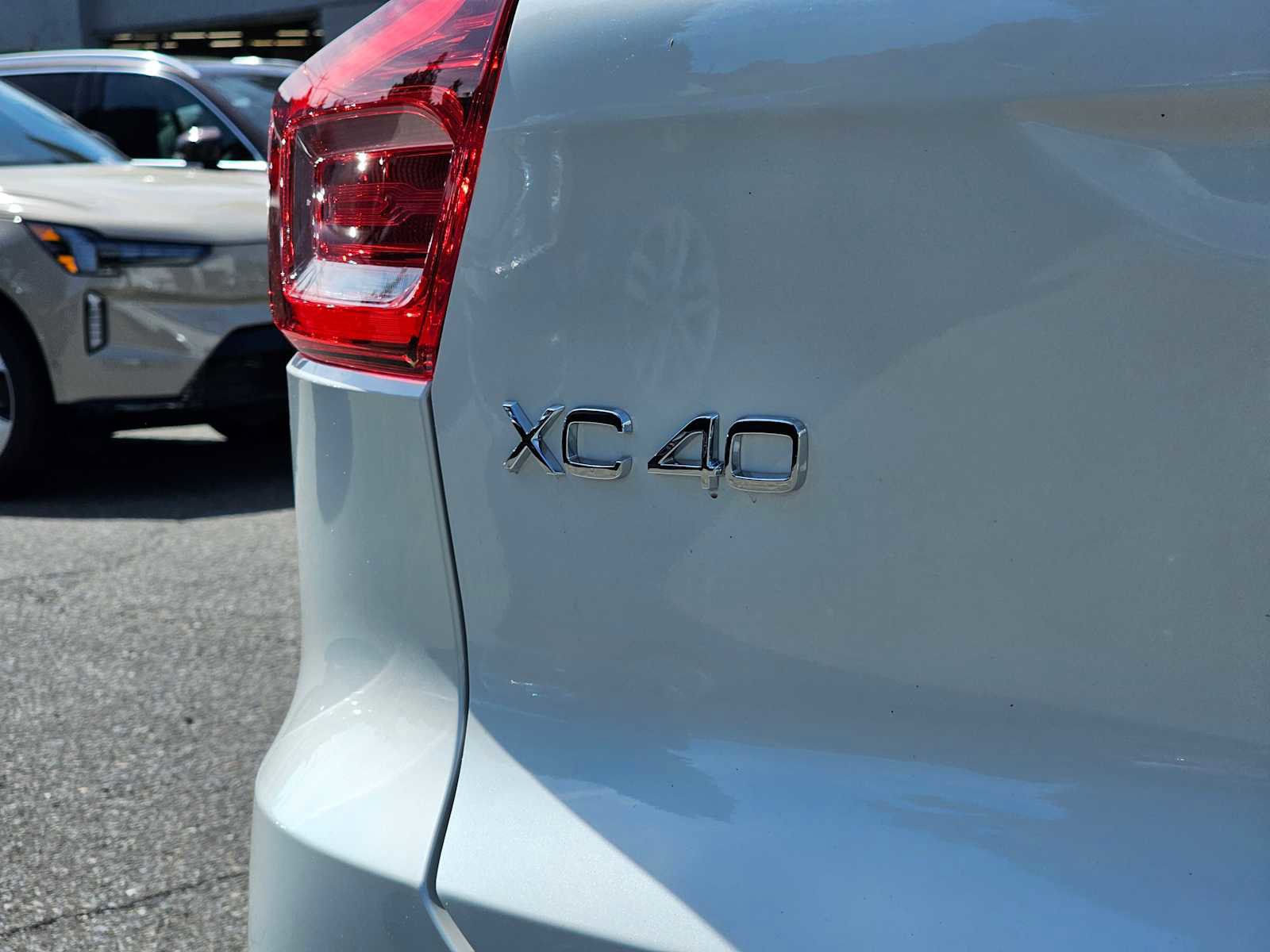 New 2025 Volvo XC40 B5 Ultra w/ Protection Package Premier image 14