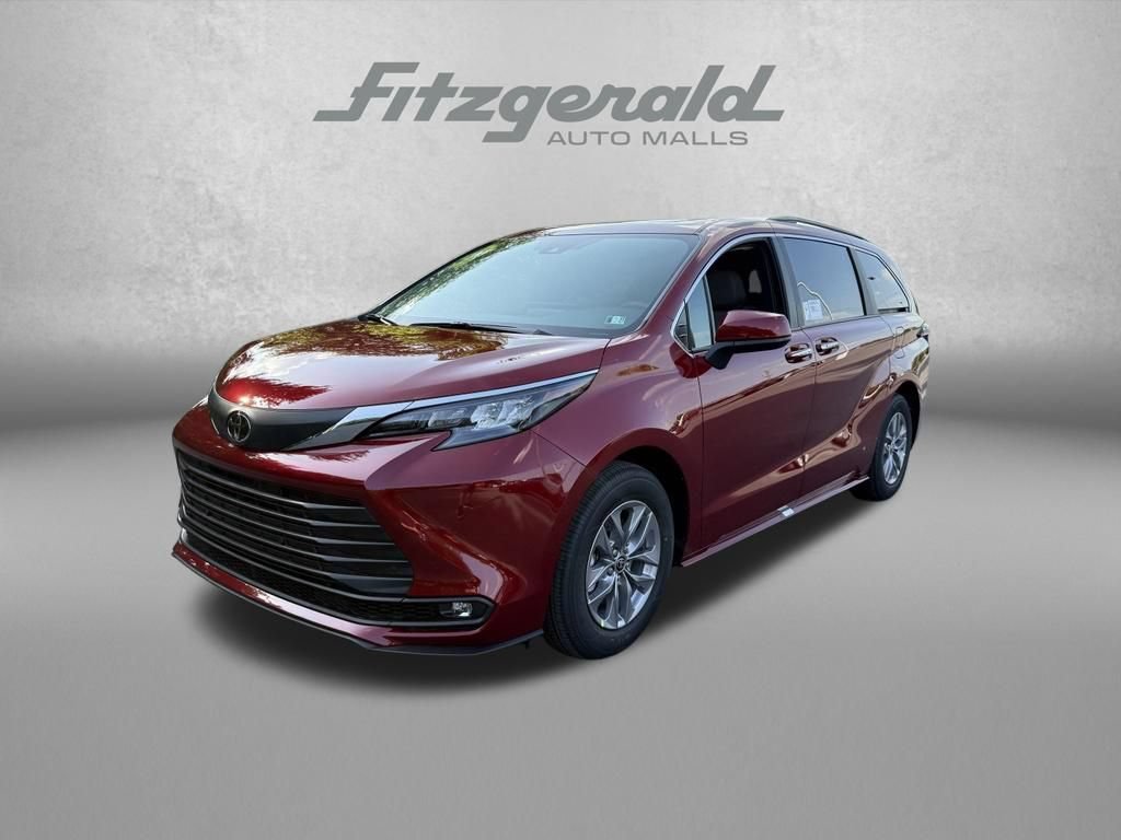 Used 2026 Toyota Sienna XLE AWD/4WD image 3