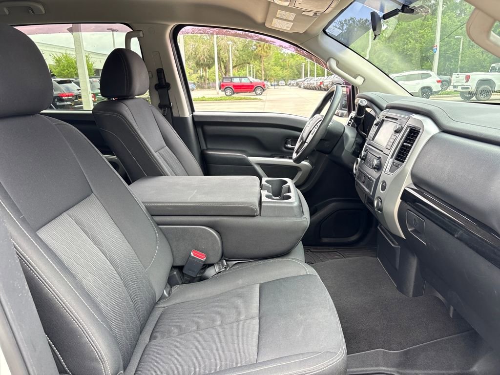 Used 2019 Nissan Titan SV image 27