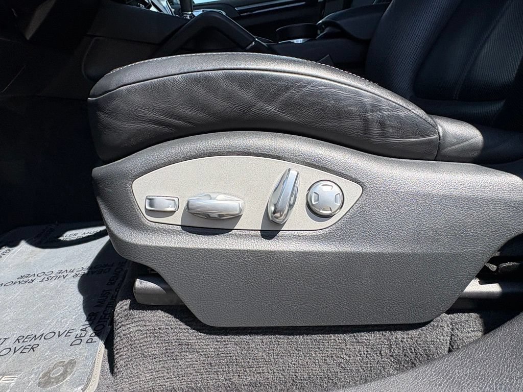 Used 2015 Porsche Cayenne Diesel AWD/4WD image 16