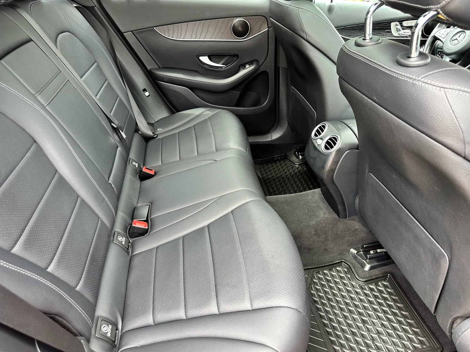 Used 2018 Mercedes-Benz GLC 300 4MATIC w/ Premium Package image 19