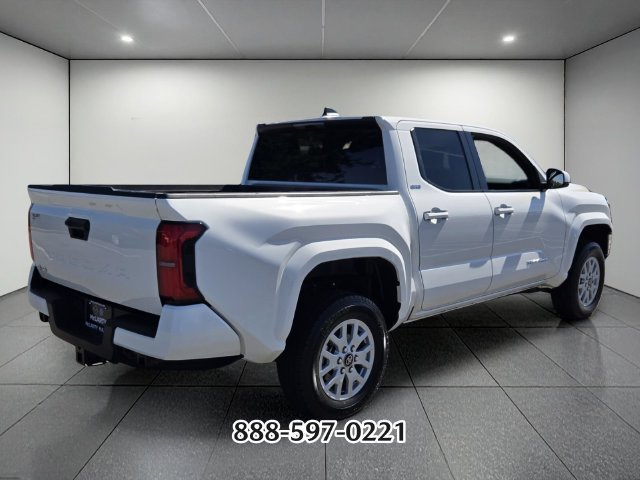Used 2025 Toyota Tacoma SR5 AWD/4WD image 5