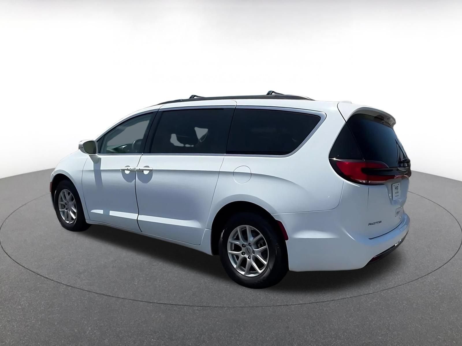 Used 2022 Chrysler Pacifica Touring-L FWD image 10