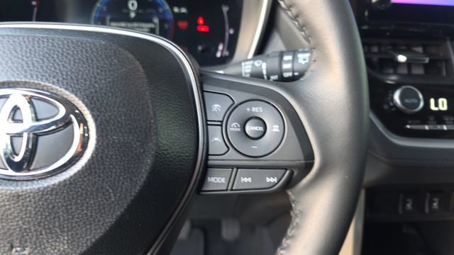 Used 2025 Toyota Corolla Cross XLE w/ Convenience Package image 24