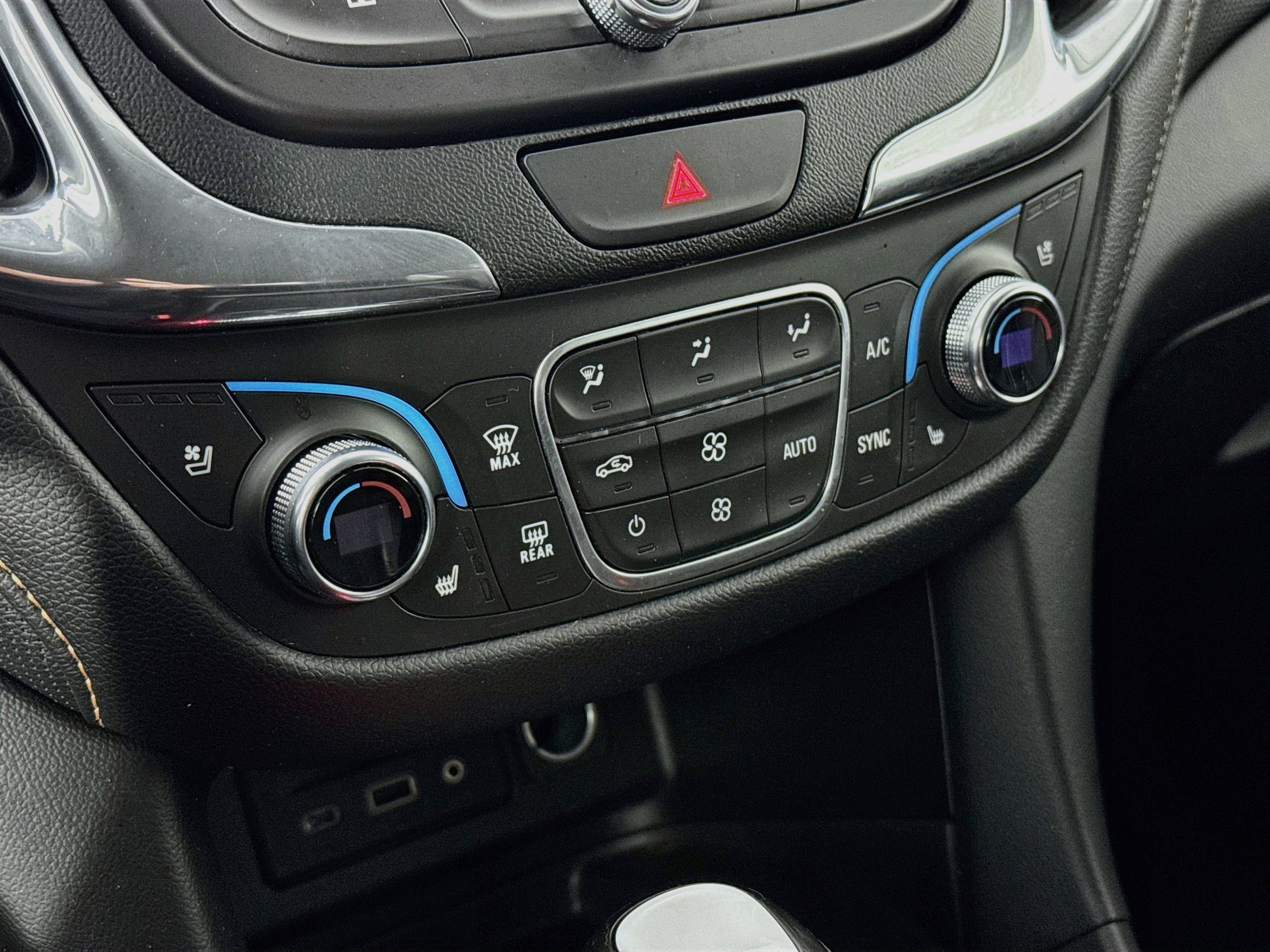 Used 2020 Chevrolet Equinox Premier FWD image 15