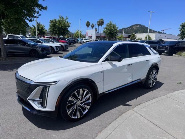 Certified 2025 Cadillac Lyriq Luxury w/ LPO, Floor Liner Package AWD/4WD image 3