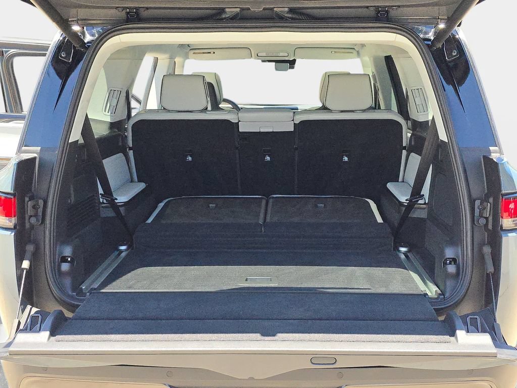 Used 2025 Rivian R1S Premium AWD/4WD image 14