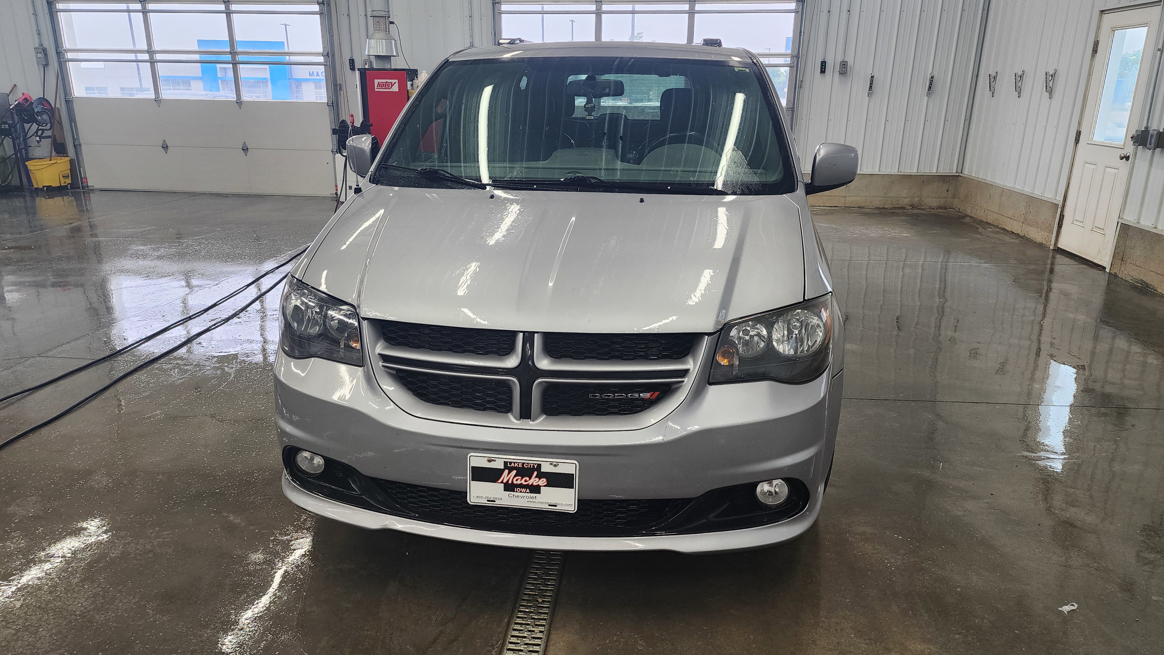 Used 2017 Dodge Grand Caravan GT image 2