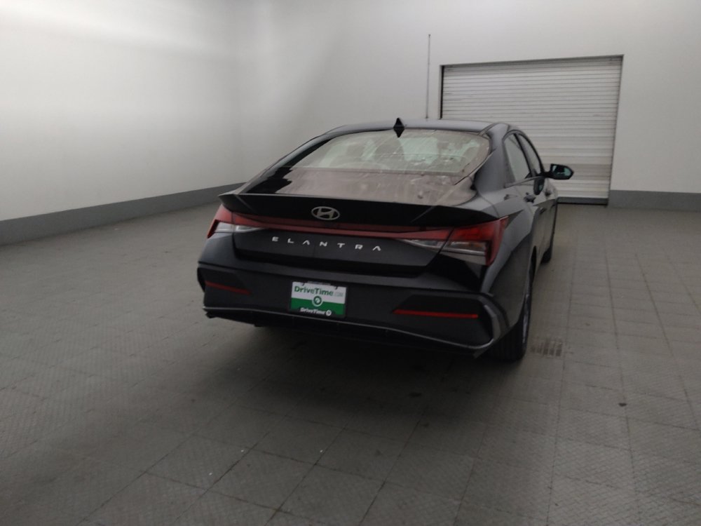 Used 2024 Hyundai Elantra SEL FWD image 7