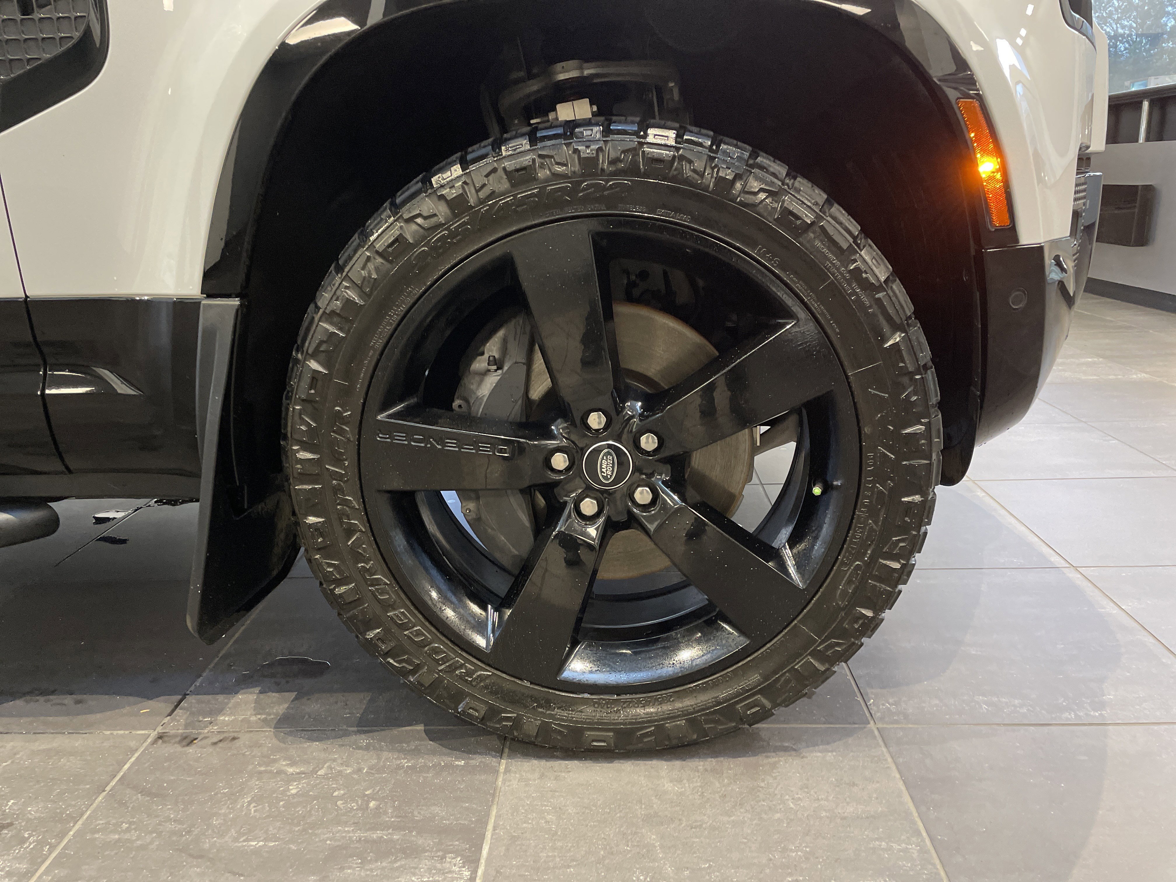 Used 2023 Land Rover Defender 110 X-Dynamic SE AWD/4WD image 12