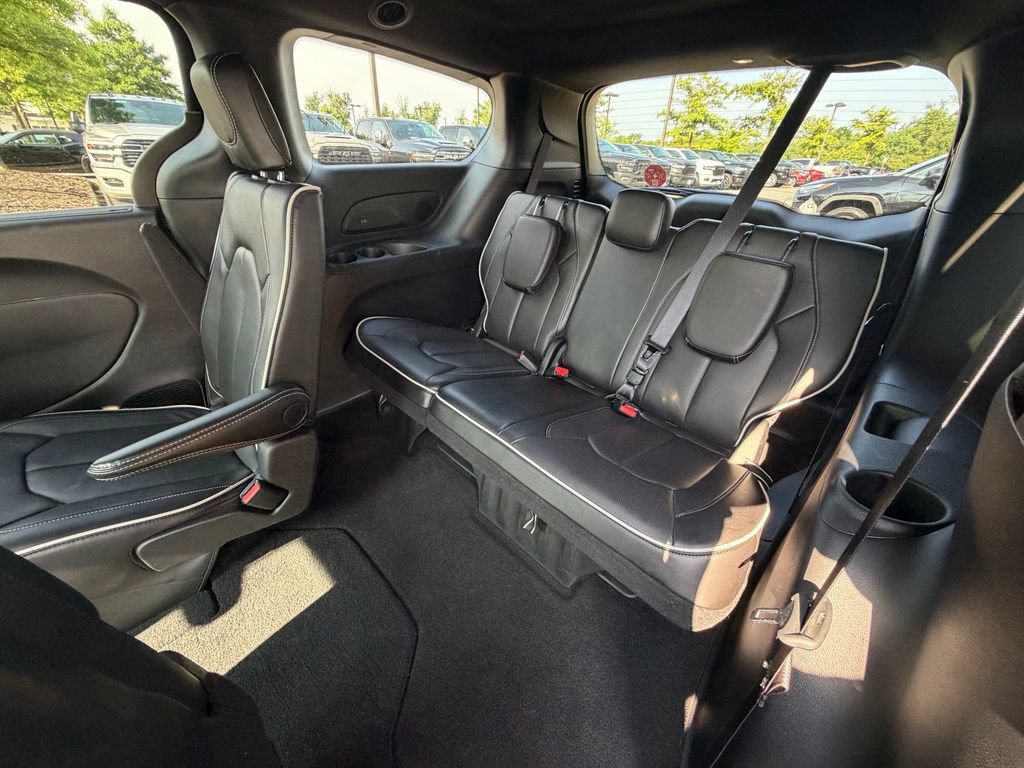 Used 2026 Chrysler Pacifica Limited FWD image 19