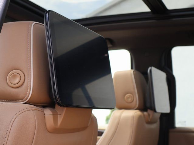 Used 2024 Chevrolet Tahoe Premier w/ Advanced Technology Package AWD/4WD image 23