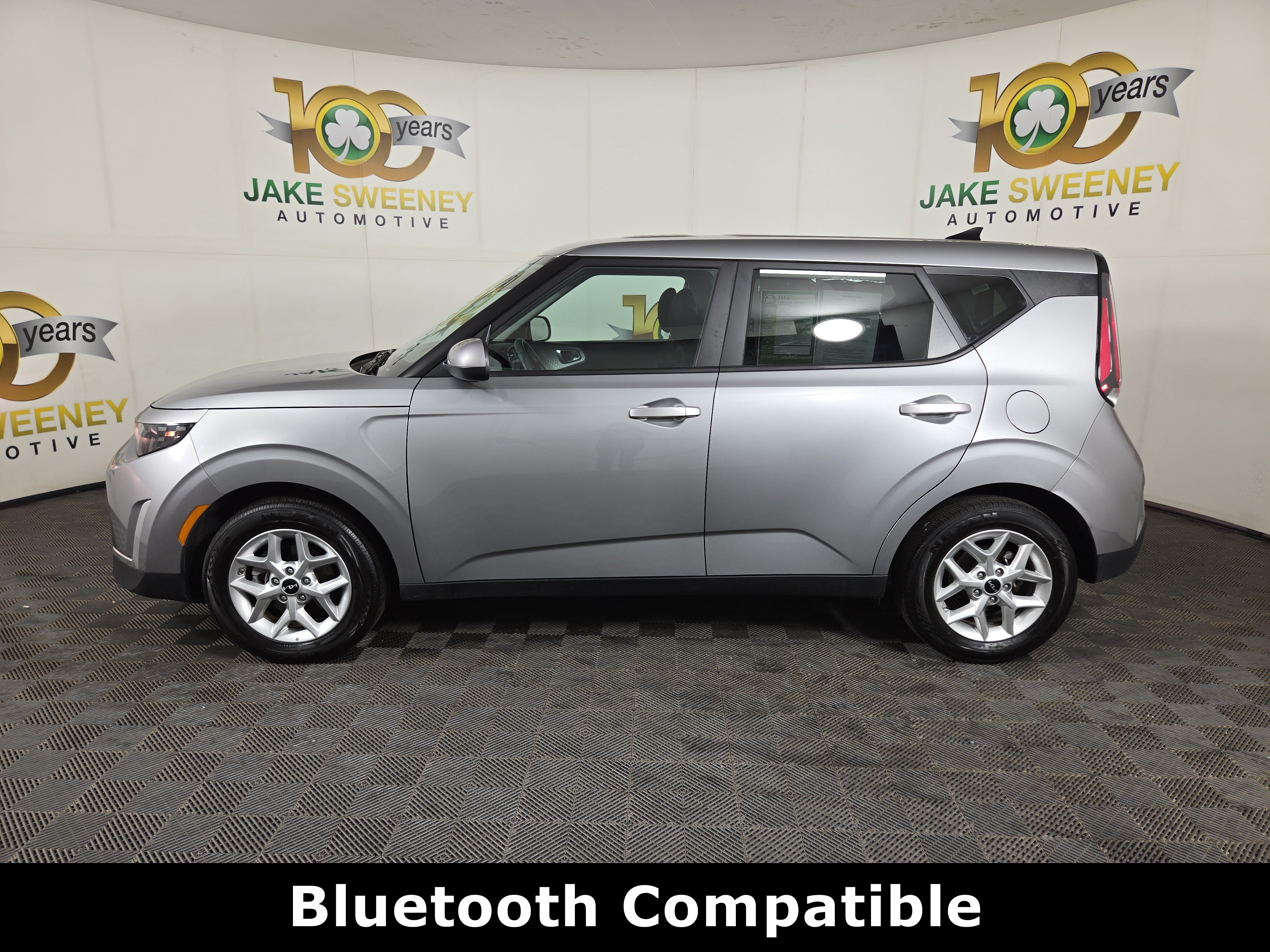 Used 2025 Kia Soul LX w/ LX Technology Package FWD image 4