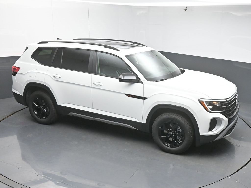 Used 2025 Volkswagen Atlas Peak Edition SE image 42