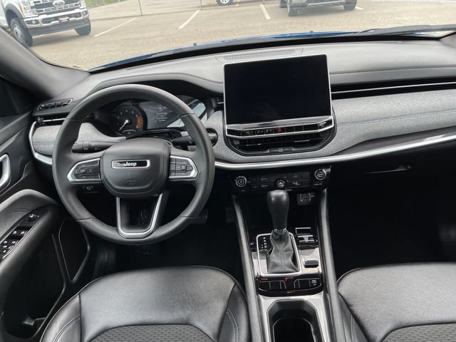 Used 2024 Jeep Compass Latitude AWD/4WD image 12