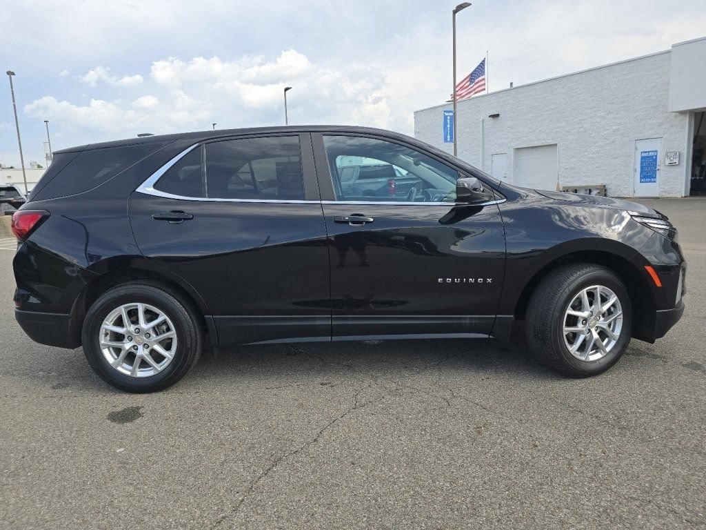 Used 2022 Chevrolet Equinox LT w/ Driver Convenience Package AWD/4WD image 16
