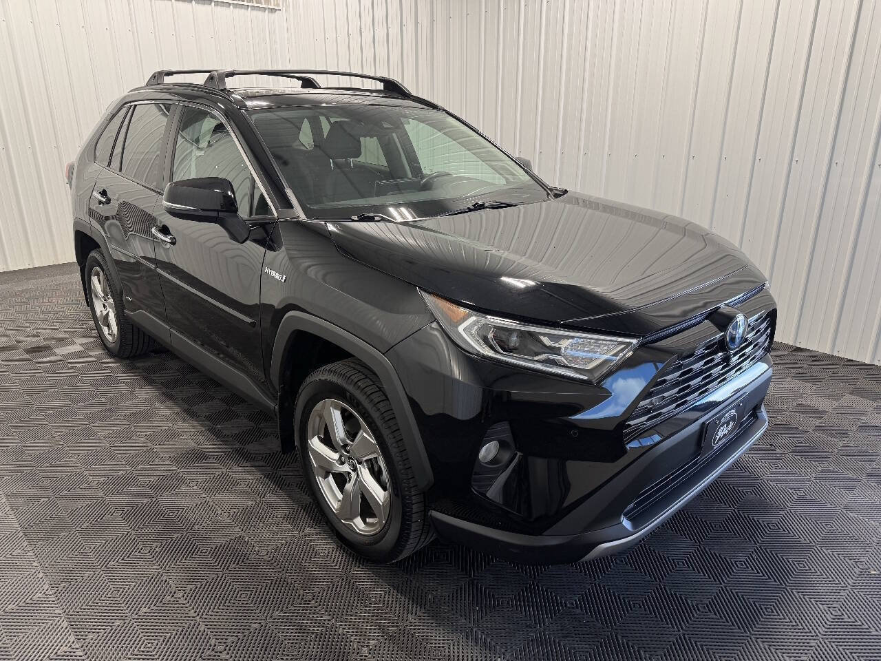 Used 2020 Toyota RAV4 Limited AWD/4WD image 2