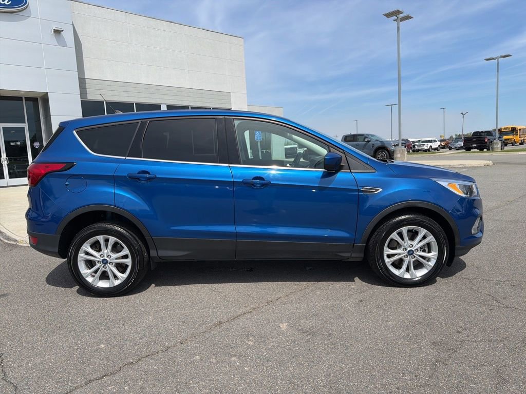 Used 2019 Ford Escape SE image 2