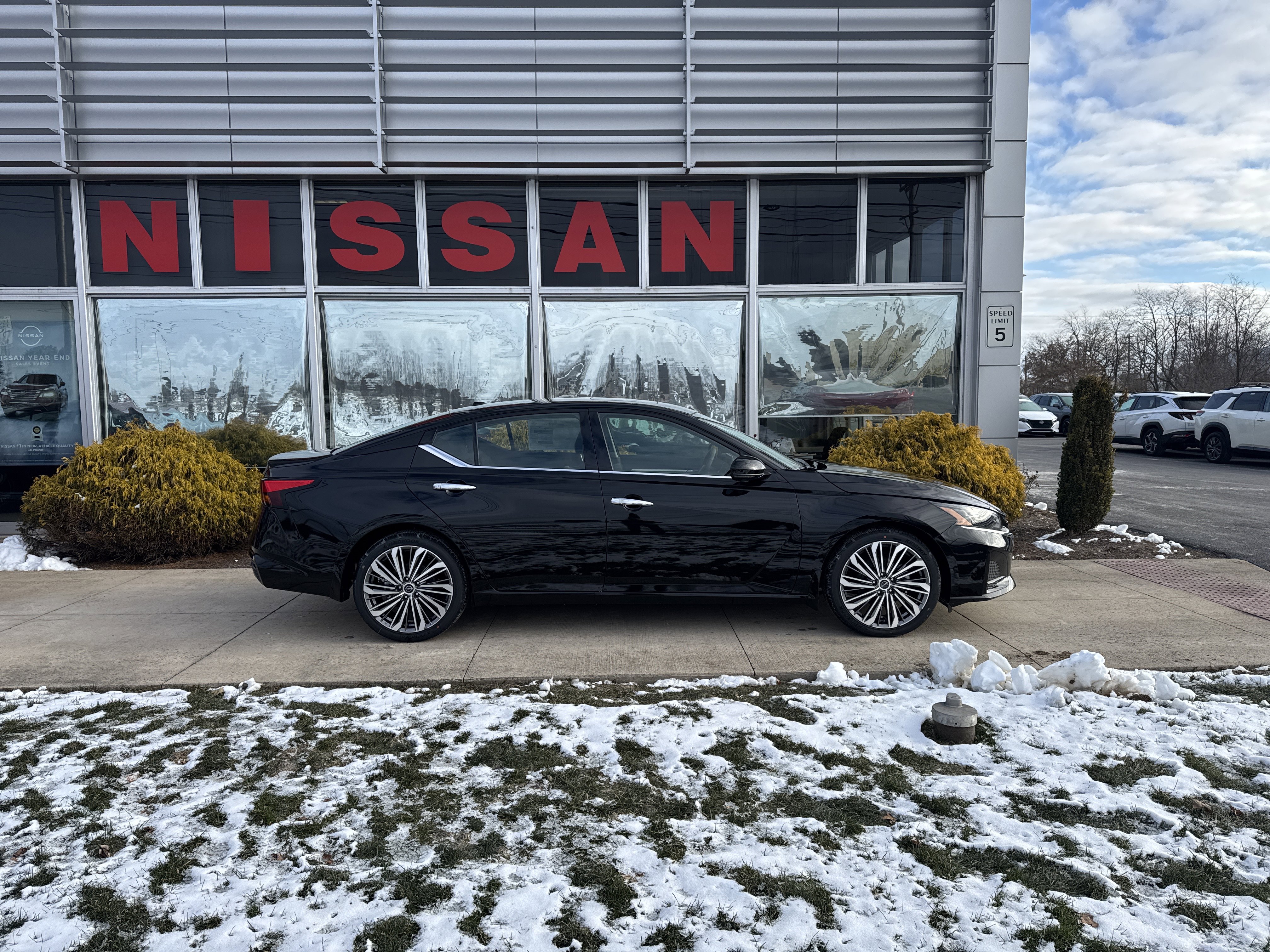 New 2025 Nissan Altima 2.5 SL image 3