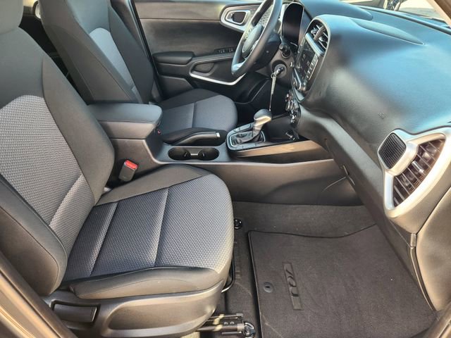 Used 2025 Kia Soul LX w/ LX Technology Package FWD image 14