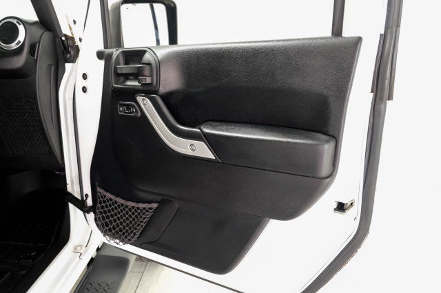 Used 2015 Jeep Wrangler Sahara AWD/4WD image 37