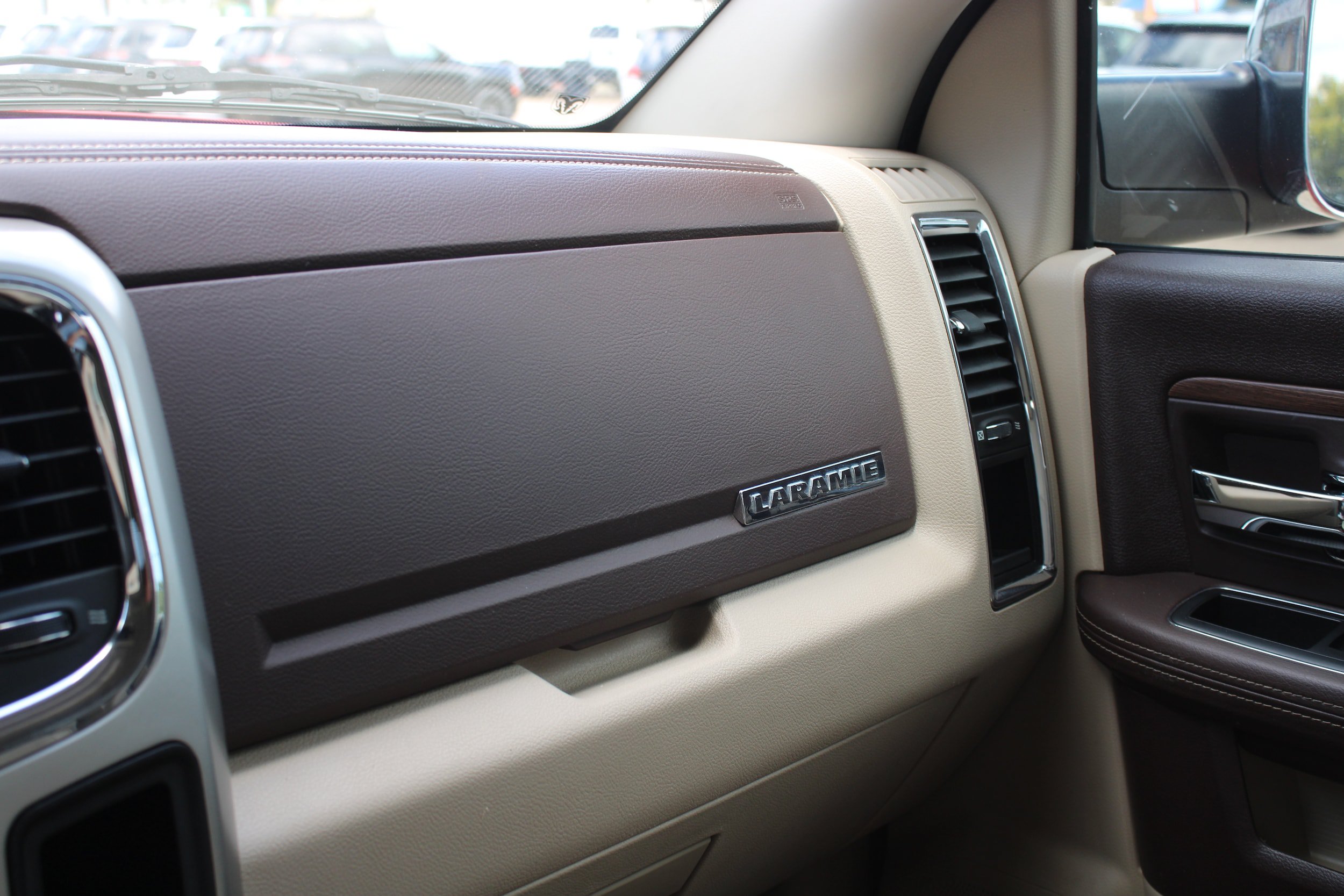 Used 2014 RAM 3500 Laramie w/ Convenience Group RWD image 31