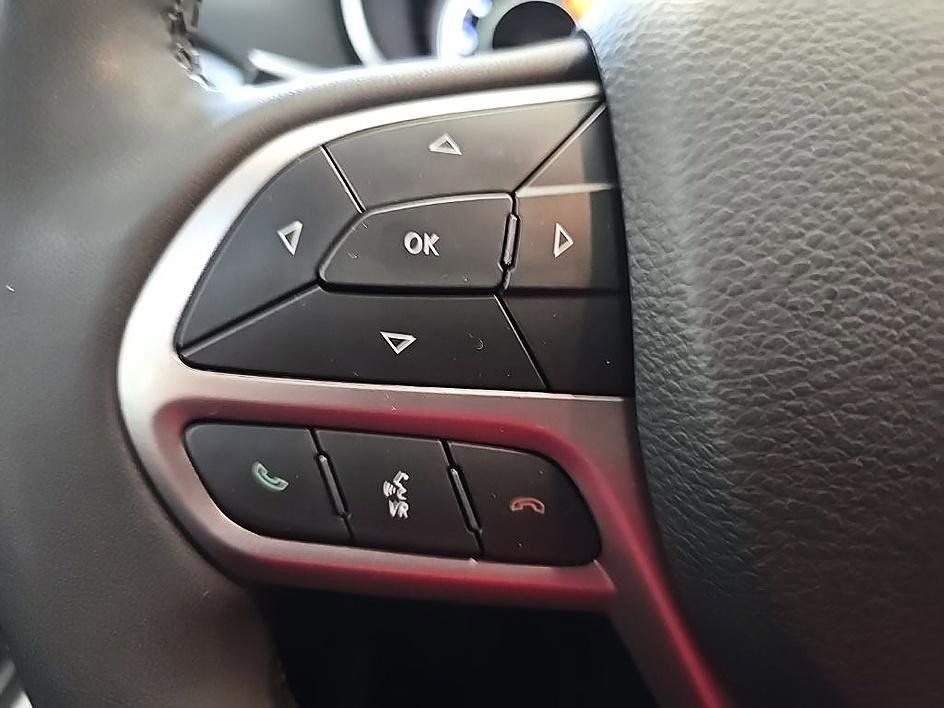 Used 2021 Jeep Cherokee Limited image 17