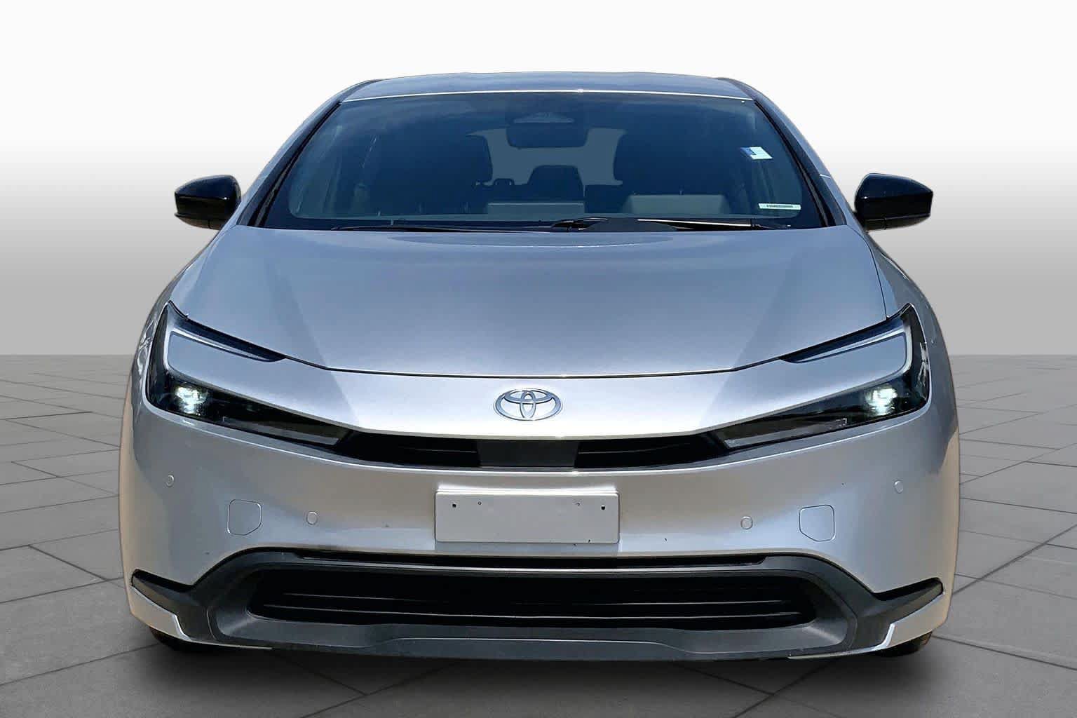 Used 2024 Toyota Prius LE FWD image 3