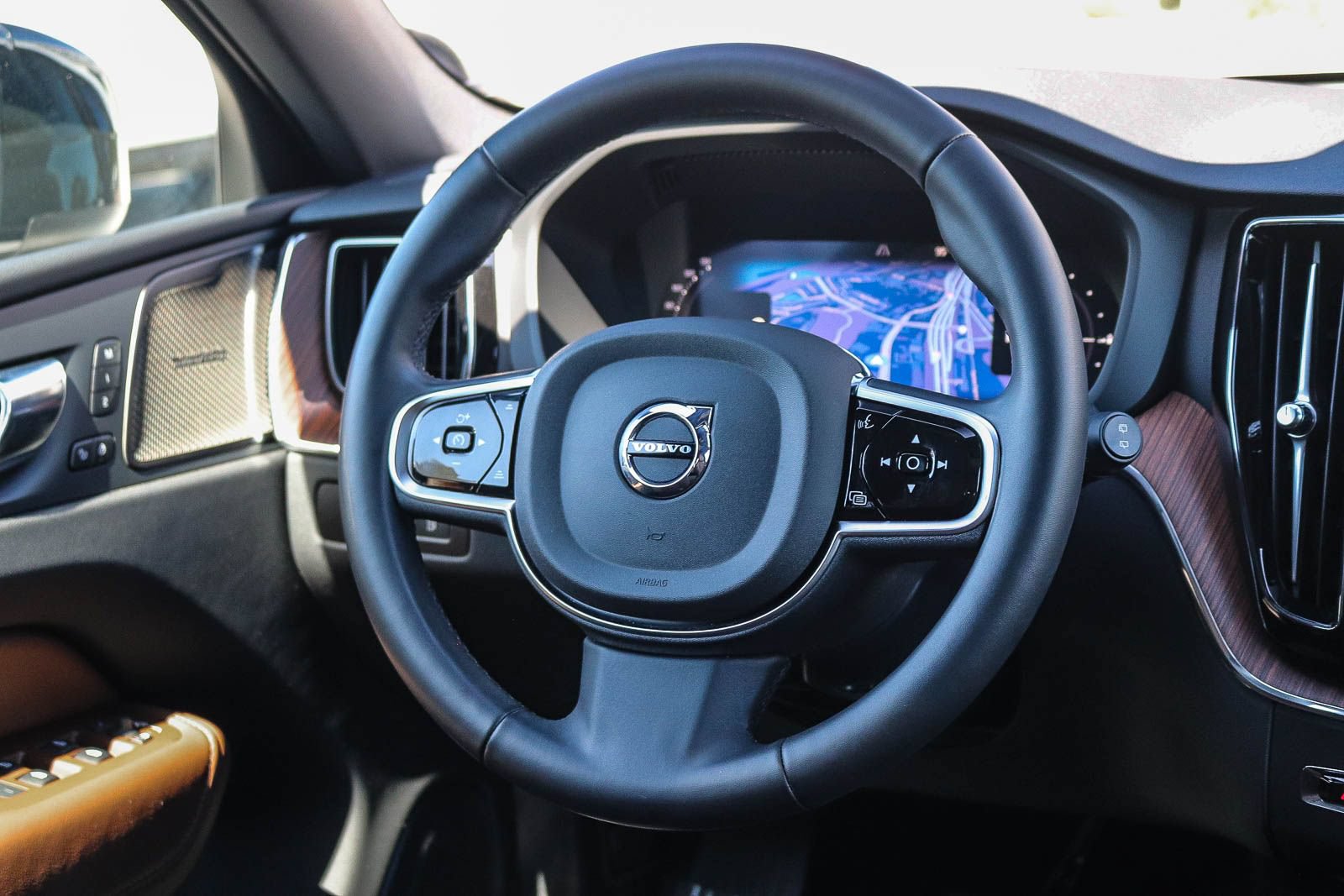 Used 2024 Volvo XC60 T8 Plus w/ Protection Package Premier AWD/4WD image 17