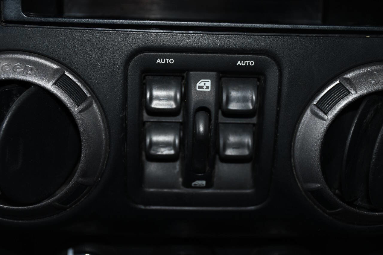 Used 2012 Jeep Wrangler Unlimited Sport image 30